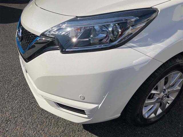 ノート ｅ－パワー　Ｘ　Ｖセレクション　全周囲カメラ　ナビ　ＴＶ　クリアランスソナー　レーンアシスト　衝突被害軽減システム　アルミホイール　オートライト　ＬＥＤヘッドランプ　スマートキー　電動格納ミラー　ＣＶＴ　盗難防止システム（17枚目）