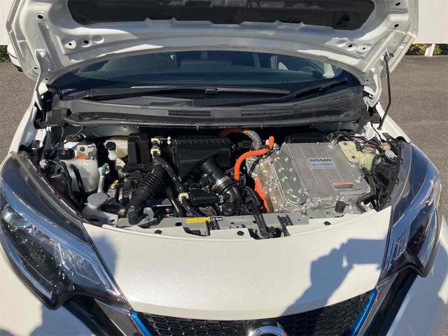 ノート ｅ－パワー　Ｘ　Ｖセレクション　全周囲カメラ　ナビ　ＴＶ　クリアランスソナー　レーンアシスト　衝突被害軽減システム　アルミホイール　オートライト　ＬＥＤヘッドランプ　スマートキー　電動格納ミラー　ＣＶＴ　盗難防止システム（19枚目）