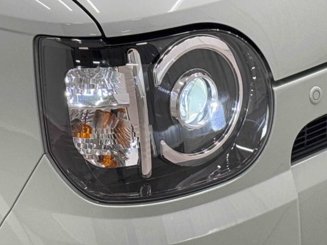 オートライト機能ＬＥＤヘッドランプ付きで、大変明るく夜間運転の視界をサポートしてくれます。また、夕暮れ時やトンネル走行時にヘッドランプが自動で点灯してくれます。