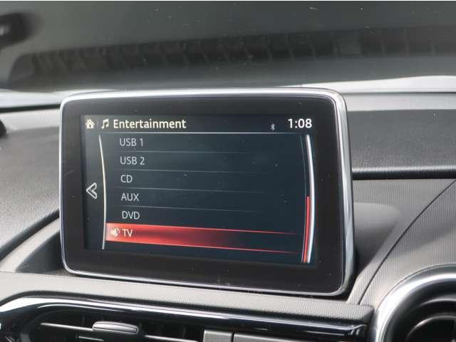 オプション装着の３６０°ビューモニターでは、両サイドとフロント、バックカメラの合成で、あたかも上空から見下ろした様に周囲を確認して頂けます。駐車場だけでなく、Ｔ字路等でも活躍のアイテムです。