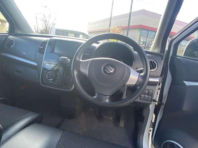 ワゴンＲスティングレー ６６０　スティングレー　リミテッド　スマ－トキ－　エアバック　セキュリティアラーム　両席エアバック　ＡＢＳ付き　フルオートエアコン　パワーウィンドウ　アルミホイール　パワステ　キーレスエントリー　ベンチシート　ベンチシートフルフラット（5枚目）