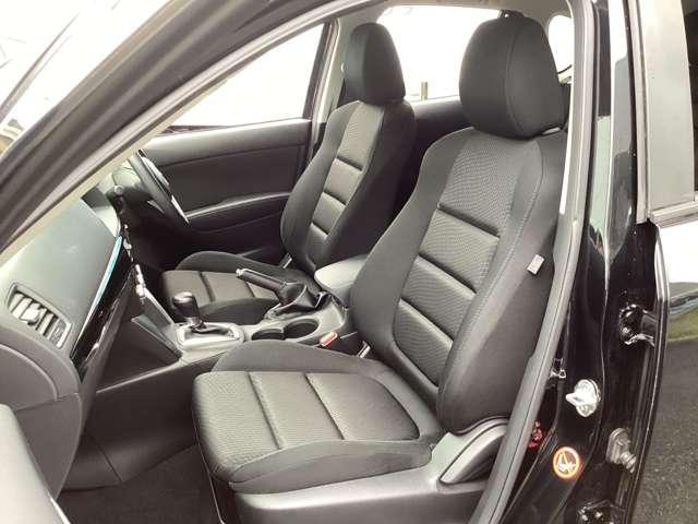 ＣＸ－５ ２．０　２０Ｓ　走行距離２５０３１ｋｍ・ナビＥＴＣ・ＨＩＤヘッドライ　定期点検記録簿　サイドエアバック　パワーウィンドウ　ＥＴＣ車載器　ミュージックプレイヤー接続可　アルミ　Ｂカメ　オートエアコン　スマキー　禁煙（17枚目）