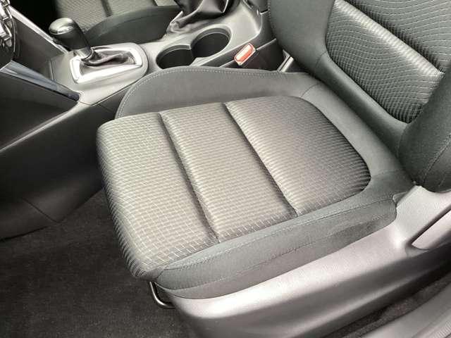 ＣＸ－５ ２．０　２０Ｓ　走行距離２５０３１ｋｍ・ナビＥＴＣ・ＨＩＤヘッドライ　定期点検記録簿　サイドエアバック　パワーウィンドウ　ＥＴＣ車載器　ミュージックプレイヤー接続可　アルミ　Ｂカメ　オートエアコン　スマキー　禁煙（18枚目）
