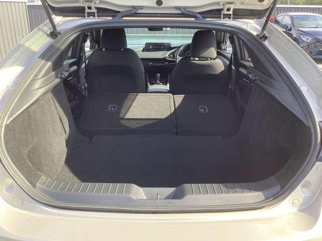 MAZDA3ファストバック 2.0 20S ブラックトーンエディション BOSE 前後ドラレコ 禁煙車 ユーザー下取り 運転席パワーシート LEDヘッド 禁煙車 衝突被害軽減ブレーキ 地デジ ETC メモリーナビ スマートキー 横滑り防止装置 オートマチックハイビーム(11枚目)