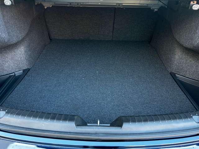 荷室は広くたくさんの日用品のお買い物をお載せできてレイアウト次第で用途が盛りだくさんです。