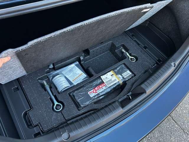 パンク修理キット積んでおります。