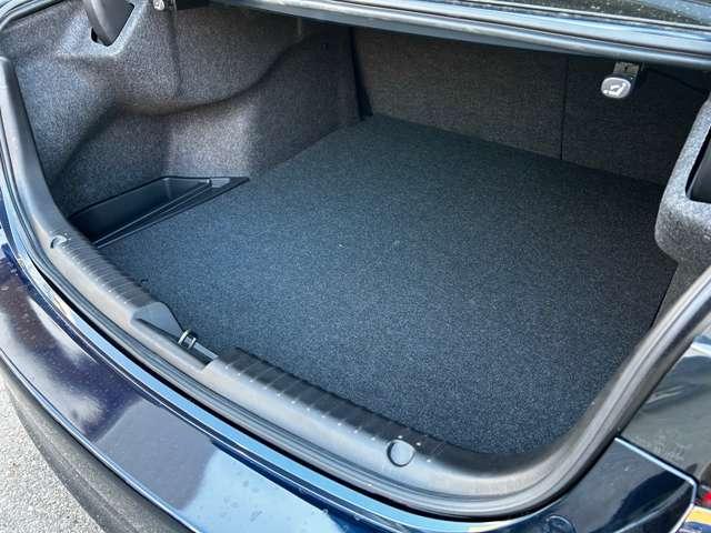 荷室は広くたくさんの日用品のお買い物をお載せできてレイアウト次第で用途が盛りだくさんです。