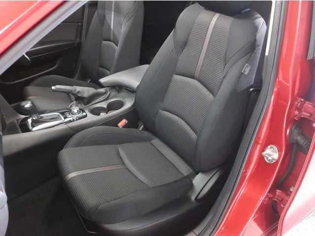 助手席も運転席同様に上品且つ質感の高いデザインで優雅にドライブを堪能できます。