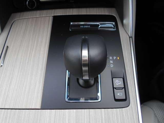 ＣＸ－６０ ３．３　ＸＤハイブリッド　エクスクルーシブ　モダン　ディーゼ　衝突軽減ブレーキ　追従式クルコン　地上デジタル　サイドカメラ　ＥＴＣ　アルミホイール　横滑り防止装置　パワーシート　アイドリングストップ　フロントカメラ　フルタイム４ＷＤ　レザーシート　スマートキー（8枚目）