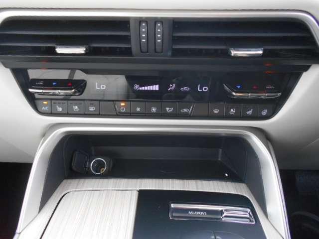 ＣＸ－６０ ３．３　ＸＤハイブリッド　エクスクルーシブ　モダン　ディーゼ　衝突軽減ブレーキ　追従式クルコン　地上デジタル　サイドカメラ　ＥＴＣ　アルミホイール　横滑り防止装置　パワーシート　アイドリングストップ　フロントカメラ　フルタイム４ＷＤ　レザーシート　スマートキー（10枚目）