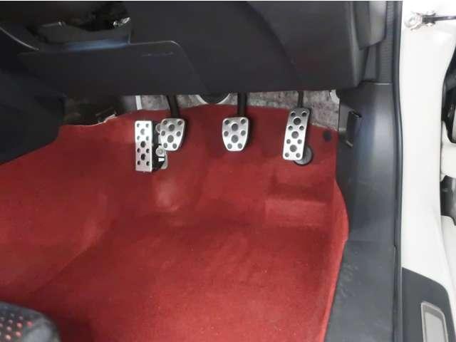 ＧＲ８６ ２．４　ＲＺ　ワンオーナー　禁煙車　ディーラー保証付き　ナビ・テレビ　Ｂモニタ　ＬＥＤヘッド　イモビ　キーフリ　オートエアコン　パワーステアリング　アルミホイール　デュアルエアバッグ　ＥＴＣ　ＡＢＳ　ＤＳＣ（17枚目）