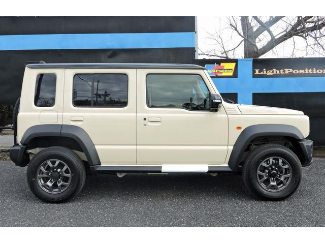 ジムニーノマド ＦＣ　４ＷＤ　登録済未使用車　セーフティサポート　フロアマット　バイザー　コーティング施工済み　２トーン（3枚目）
