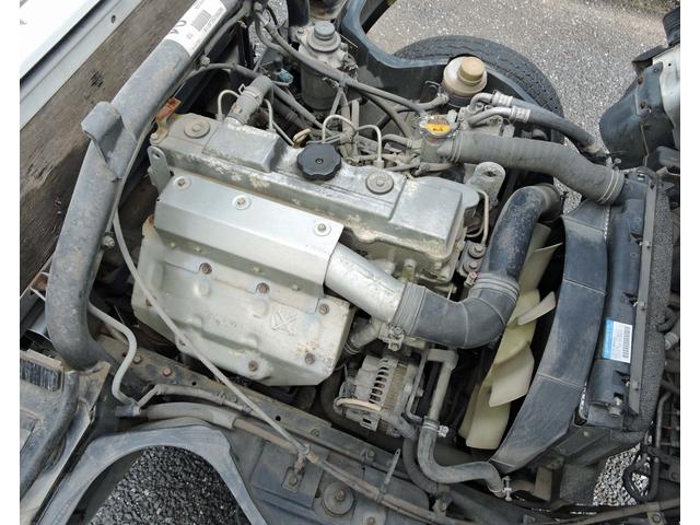 キャンターガッツ ロング全低床ＤＸ　５ＭＴ　載積１．５ｔ　ディーゼル　平ボディ　パワーウィンドウ（32枚目）