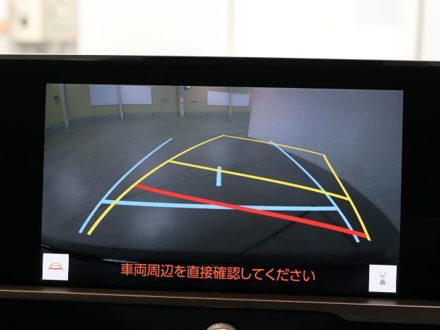 バックモニター付なので後退時に後方が見えるので安心。　車は構造上、死角がたくさんなので万が一を考えると必須ですね。　あくまで補助の為の装備、バックは目視で確認する事が重要ですよ。