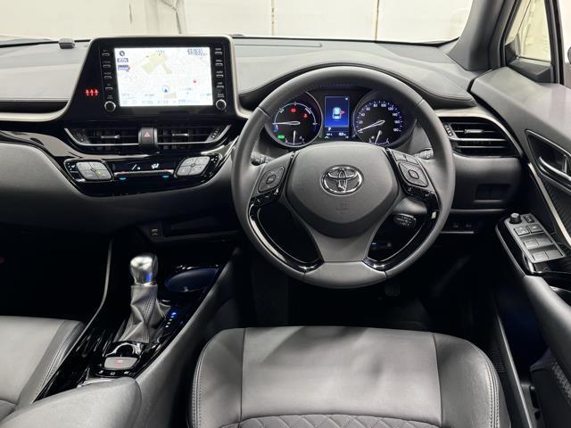 Ｃ－ＨＲ Ｇ　モード　ネロ　セーフティプラス　踏み間違い防止装置　ＥＴＣ車載器　ＬＥＤライト　ドライブレコ－ダ－　イモビ　記録簿有　横滑り防止　ナビ　キーフリー　スマートキー　エアバッグ　アイドリングストップ　オートエアコン　ＡＢＳ　クルーズＣ（4枚目）