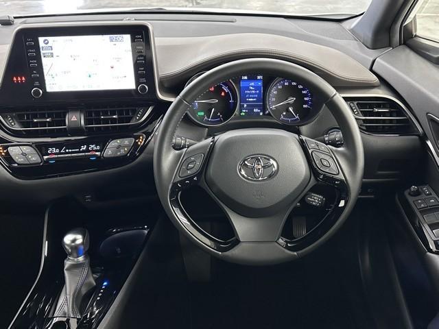 Ｃ－ＨＲ Ｇ　ドライブレコーダー付　衝突軽減　ＥＳＣ　キーレスエントリー　Ｉストップ　ＬＥＤライト　Ｂカメ　盗難防止システム　ワンオ－ナ－　半革シート　オートクルーズコントロール　整備記録簿　スマートキー　ナビ付（4枚目）