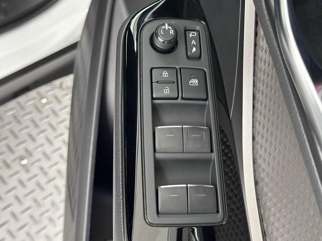 Ｃ－ＨＲ Ｇ　ドライブレコーダー付　衝突軽減　ＥＳＣ　キーレスエントリー　Ｉストップ　ＬＥＤライト　Ｂカメ　盗難防止システム　ワンオ－ナ－　半革シート　オートクルーズコントロール　整備記録簿　スマートキー　ナビ付（15枚目）