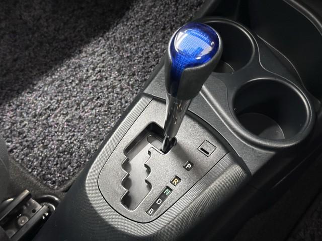 アクア Ｓスタイルブラック　ＡＵＸ端子　ＥＣＯモード　記録簿あり　バックモニタ－　ナビＴＶ　イモビライザー　スマートキープッシュスタート　ＥＴＣ付き　Ｗエアバッグ　キーフリ　メモリーナビゲーション　ドラレコ付き　１セグ　ＡＢＳ（11枚目）