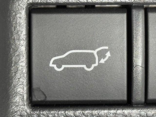 ハリアーハイブリッド Ｚ　レザーパッケージ　１００Ｖ電源　地デジ　横滑防止　盗難防止システム　Ｂモニター　革　ＬＥＤライト　パワーウィンドウ　クルコン　スマートキ－　助手席エアバック　パワーシート　エアバッグ　点検記録簿　オートエアコン　ＥＴＣ（17枚目）