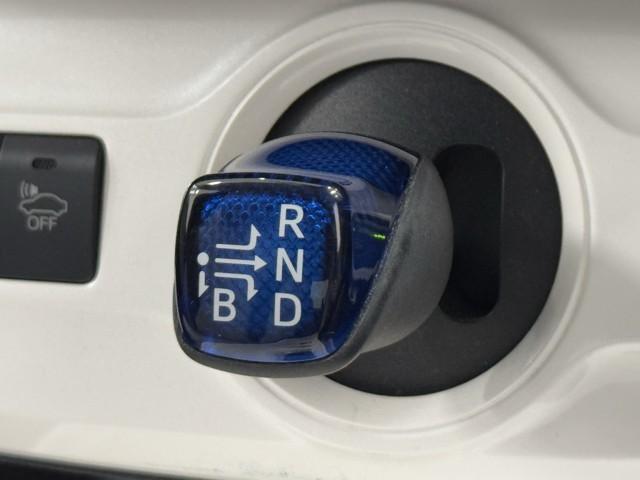 プリウス Ａ　ＡＣ１００Ｖ　衝突軽減ブレーキシステム　Ｂモニタ　記録簿有　ＬＥＤヘッド　クルーズコントロール　セキュリティー　スマートキー　パワーステアリング　Ｉストップ　ドライブレコーダー　ＥＴＣ　アルミホイル（13枚目）