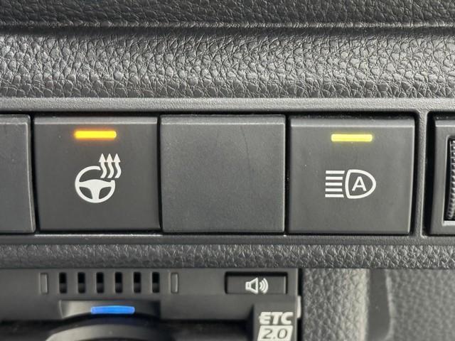 カローラツーリング ハイブリッド　ダブルバイビー　追突軽減ブレーキ　バックモニタ　地デジフルセグ　横滑防止　ナビＴＶ　スマキー　ＬＥＤライト　ＡＣ１００Ｖ　Ａストップ　デュアルエアバッグ　エアコン　オートクルーズ　サイドエアバッグ　ＥＴＣ付　ＰＳ（13枚目）