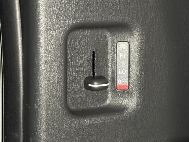 ハイエースバン ロングスーパーＧＬ　リアカメラ　ＳＲＳ　Ｗエアコン　横滑り防止装置付　盗難防止機能　キーレス　スマートエントリー　ＤＶＤ視聴可　アルミホイール　エアコン　パワステ　ナビＴＶ　ドライブレコーダ　ＥＴＣ　ＡＢＳ　メモリーナビ（12枚目）