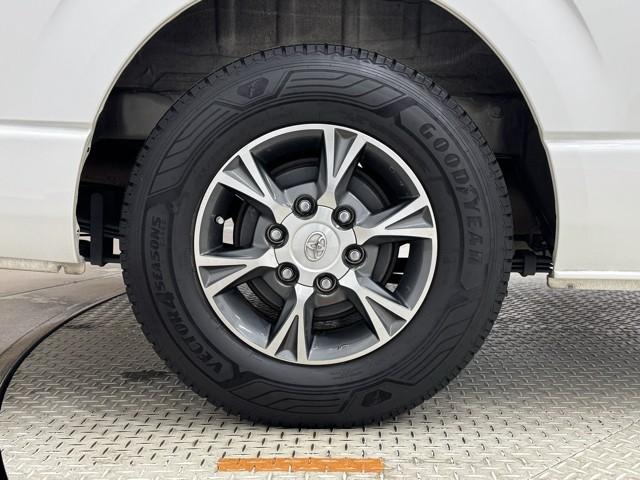 ハイエースバン ロングスーパーＧＬ　リアカメラ　ＳＲＳ　Ｗエアコン　横滑り防止装置付　盗難防止機能　キーレス　スマートエントリー　ＤＶＤ視聴可　アルミホイール　エアコン　パワステ　ナビＴＶ　ドライブレコーダ　ＥＴＣ　ＡＢＳ　メモリーナビ（19枚目）