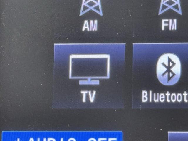 プリウスアルファ G TSS Bモニタ 電動シート 盗難防止装置 AUX エアバッグ ABS 地デジTV Aストップ オートクルーズコントロール ETC付 Wエアバック TVナビ DVD再生機能 キーフリーキー AW(7枚目)