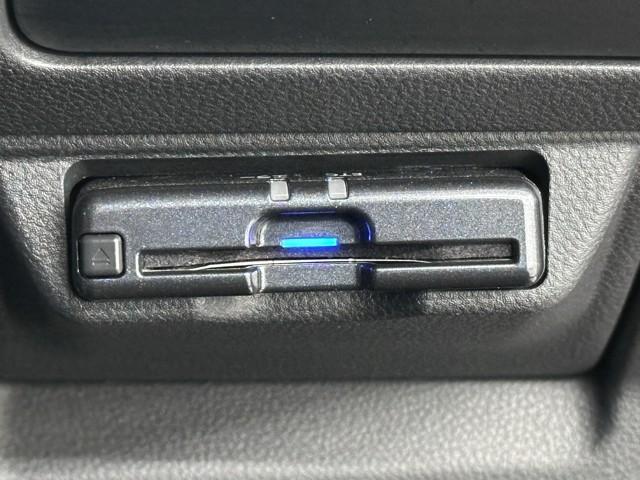 レヴォーグ STIスポーツ リヤビューカメラ 盗難防止システム LEDヘッド フルセグTV スマートキー ETC DVD ドライブレコーダー 4WD アルミホイール 衝突被害軽減システム クルーズコントロール 本革 電動シート(8枚目)