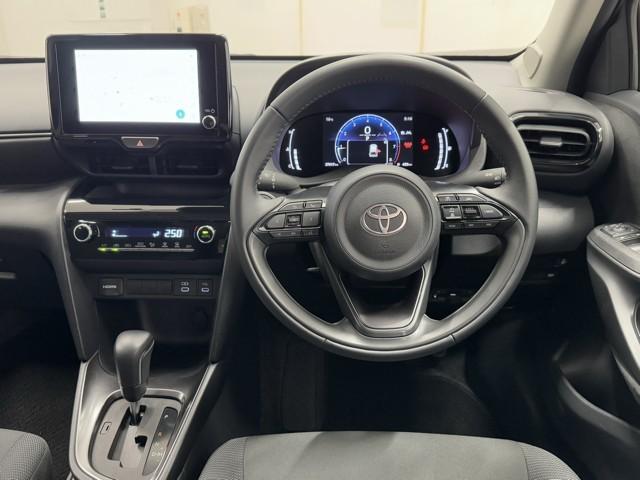 ヤリスクロス Ｇ　ＥＴＣ装備　リヤカメラ　スマートエントリー　イモビライザー　オートエアコン　アルミホイール　キーレス　パワーウィンドウ　クルコン　ＡＢＳ　ドライブレコーダー　エアバッグ　パワーステアリング（4枚目）