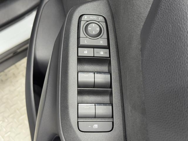 ヤリスクロス Ｇ　ＥＴＣ装備　リヤカメラ　スマートエントリー　イモビライザー　オートエアコン　アルミホイール　キーレス　パワーウィンドウ　クルコン　ＡＢＳ　ドライブレコーダー　エアバッグ　パワーステアリング（10枚目）