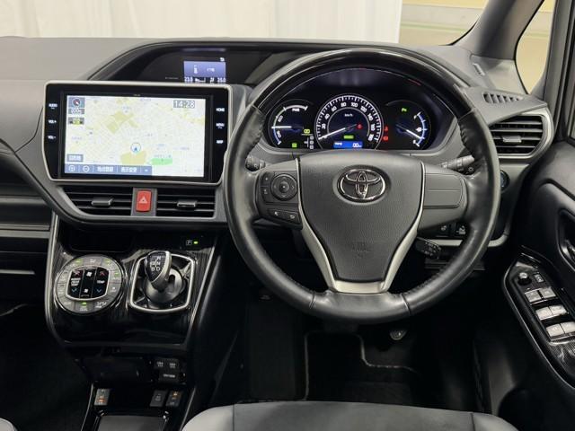 エスクァイア ハイブリッドGiプレミアムパッケジブラックテーラード 誤発進抑制機能 AC100V エアロ 寒冷地仕様 アイドリングストップ Bカメラ スマートキー ナビ&TV イモビライザー LEDランプ ETC車載器 クルーズコントロール アルミ 地デジ キーレス(4枚目)