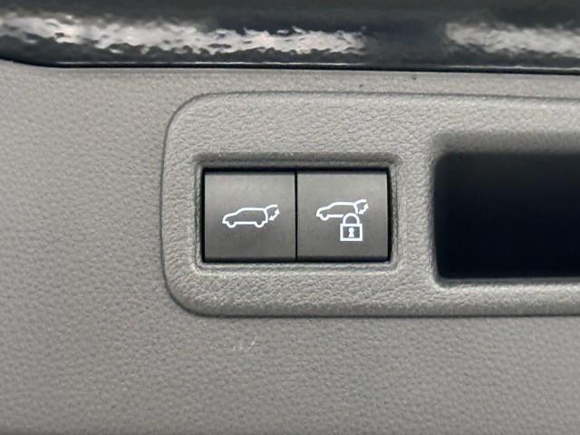 ハリアーハイブリッド Ｚ　レザーパッケージ　パノラマサンルーフ　地デジ　横滑防止　盗難防止システム　Ｂモニター　革　ＬＥＤライト　パワーウィンドウ　クルコン　スマートキ－　助手席エアバック　パワーシート　エアバッグ　点検記録簿　オートエアコン（18枚目）