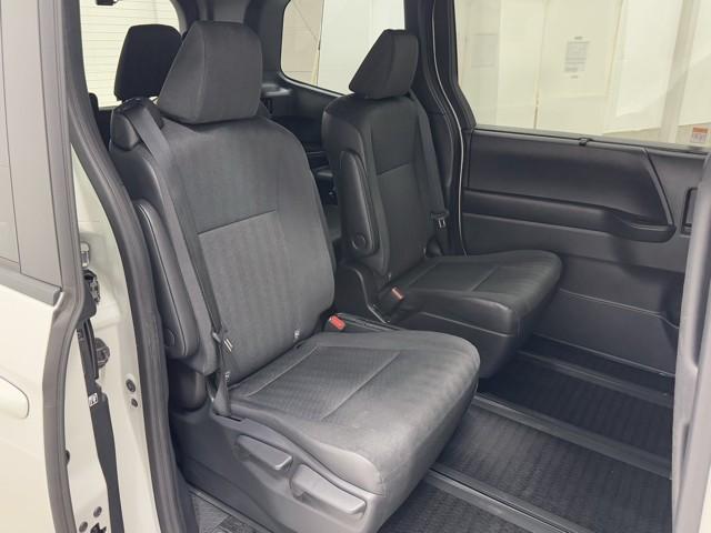 ノア Ｓ－Ｇ　ワンオーナー車　横滑り防止　Ｂモニター　両側自動ドア　クルコン　スマートキ　アルミホイール　ドライブレコーダ　リアオートエアコン　ＡＡＣ　ナビ＆ＴＶ　ＥＴＣ車載器　イモビライザー　ＬＥＤライト　記録簿（17枚目）