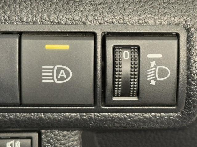 カローラツーリング Ｇ－Ｘ　プラス　ＤＶＤ　衝突軽減ブレーキ　オートクルーズコントロール　ＬＥＤヘッドランプ　スマートキー　ナビ　キーレス　バックカメラ　ミュージックプレイヤー接続可　記録簿　ＥＴＣ　メモリーナビ　オートエアコン　イモビ（13枚目）