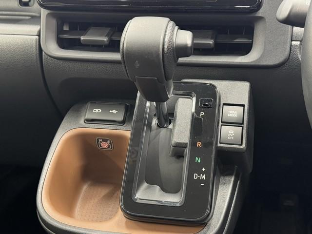 シエンタ Ｚ　Ｗ電動ドア　イモビ　クルーズＣ　ＬＥＤヘッドランプ　アルミ　ＥＴＣ　Ｓキー　横滑り防止機能　メモリーナビ　パワーウィンドウ　記録簿　エアバック　ＡＢＳ　ドラレコ　カーテンエアバック　ウォークスルー（11枚目）