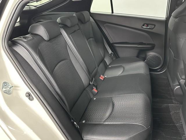 プリウス Ｓセーフティプラス　衝突回避システム　１セグ　Ｂモニター　ドラレコ付き　定期点検記録簿　ＬＥＤライト　クルコン　ＥＴＣ装備　スマートＫＥＹ　ナビＴＶ　イモビライザー　横滑り防止機能　ＰＷ　カーテンエアバッグ　アルミ（17枚目）