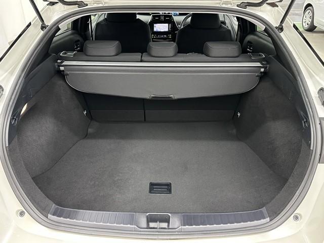 プリウス Ｓセーフティプラス　衝突回避システム　１セグ　Ｂモニター　ドラレコ付き　定期点検記録簿　ＬＥＤライト　クルコン　ＥＴＣ装備　スマートＫＥＹ　ナビＴＶ　イモビライザー　横滑り防止機能　ＰＷ　カーテンエアバッグ　アルミ（18枚目）