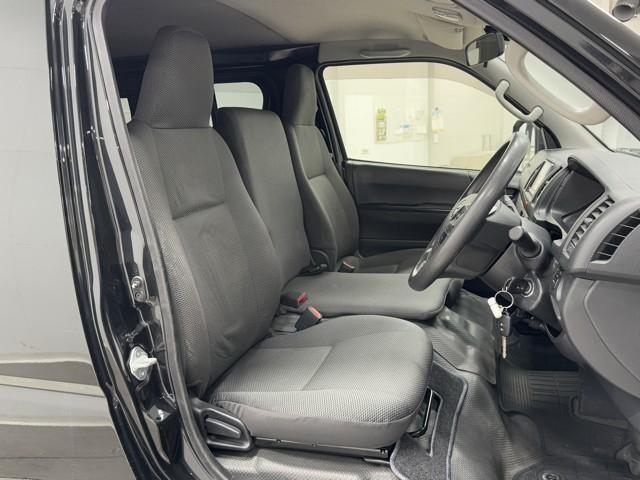 ハイエースバン ＤＸ　プリクラッシュセーフティ　メンテナンスノート　エアバック　リモコンキー　ワンオーナー　パワーステアリング　セキュリティーアラーム　ミュージックプレイヤー接続可　３列シート　メモリナビ　ナビ＆ＴＶ（15枚目）