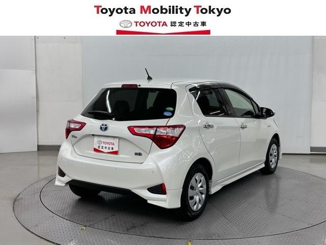 ヴィッツ ハイブリッドＦ　セーフティーエディションＩＩ　ワンオーナ　バックモニタ　衝突軽減　エアバッグ　スマートキ　ＥＳＣ　オートエアコン　ＤＶＤ再生可　ミュージックプレイヤー接続可　盗難防止装置　アイドリングストップ　ドライブレコーダー　フルセグＴＶ（2枚目）