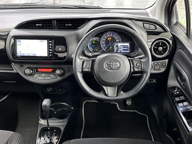 ヴィッツ ハイブリッドＦ　セーフティーエディションＩＩ　ワンオーナ　バックモニタ　衝突軽減　エアバッグ　スマートキ　ＥＳＣ　オートエアコン　ＤＶＤ再生可　ミュージックプレイヤー接続可　盗難防止装置　アイドリングストップ　ドライブレコーダー　フルセグＴＶ（4枚目）