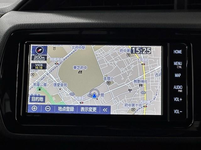 ヴィッツ ハイブリッドＦ　セーフティーエディションＩＩ　ワンオーナ　バックモニタ　衝突軽減　エアバッグ　スマートキ　ＥＳＣ　オートエアコン　ＤＶＤ再生可　ミュージックプレイヤー接続可　盗難防止装置　アイドリングストップ　ドライブレコーダー　フルセグＴＶ（5枚目）