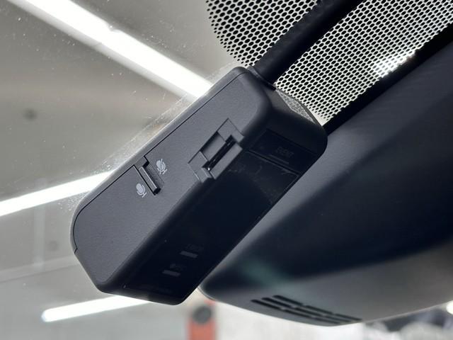 ヴィッツ ハイブリッドＦ　セーフティーエディションＩＩ　ワンオーナ　バックモニタ　衝突軽減　エアバッグ　スマートキ　ＥＳＣ　オートエアコン　ＤＶＤ再生可　ミュージックプレイヤー接続可　盗難防止装置　アイドリングストップ　ドライブレコーダー　フルセグＴＶ（12枚目）