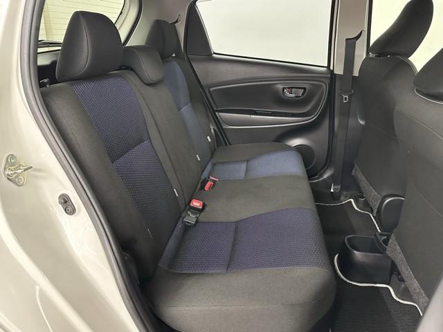 ヴィッツ ハイブリッドＦ　セーフティーエディションＩＩ　ワンオーナ　バックモニタ　衝突軽減　エアバッグ　スマートキ　ＥＳＣ　オートエアコン　ＤＶＤ再生可　ミュージックプレイヤー接続可　盗難防止装置　アイドリングストップ　ドライブレコーダー　フルセグＴＶ（18枚目）