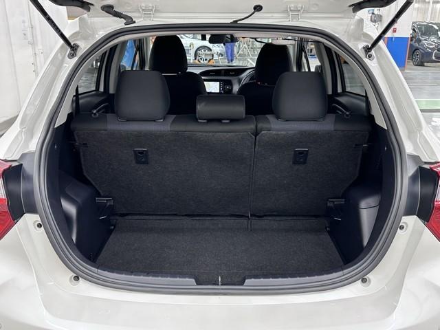 ヴィッツ ハイブリッドＦ　セーフティーエディションＩＩ　ワンオーナ　バックモニタ　衝突軽減　エアバッグ　スマートキ　ＥＳＣ　オートエアコン　ＤＶＤ再生可　ミュージックプレイヤー接続可　盗難防止装置　アイドリングストップ　ドライブレコーダー　フルセグＴＶ（19枚目）