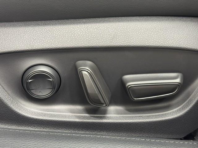 プリウス Ｚ　寒冷地仕様　衝突被害軽減ブレーキ　地デジ　アルミ　１オーナー　クルコン　アイドリングストップ　ＬＥＤライト　ＡＢＳ　Ｐシート　オートエアコン　バックカメラ　スマートキー　メモリーナビ　ドラレコ　ＥＴＣ（13枚目）