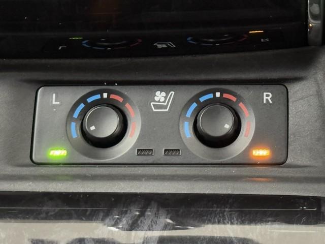 アルファードハイブリッド SR Cパッケージ 点検記録簿 バックモニター オートエアコン LED 横滑り防止機能 ABS イモビ アルミ ドライブレコーダー ナビ&TV 4WD ミュージックプレイヤー接続可 3列シート メモリーナビ キーフリー(16枚目)