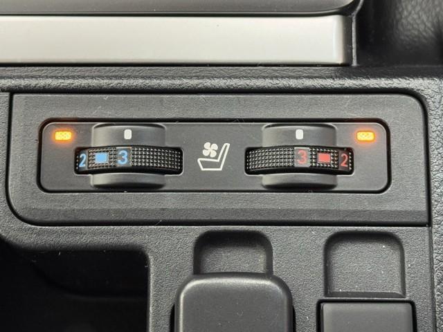 ランドクルーザープラド ＴＸ　Ｌパッケージ　マットブラックエディション　アルミ　３列　ＡＢＳ　ＥＴＣ車載器　電動シート　盗難防止装置　メモリーナビ　キーレス　ＬＥＤヘッドランプ　レザー　クルコン　パノラマルーフ　スマートエントリー　Ｂカメラ　エアコン　記録簿　４×４（14枚目）