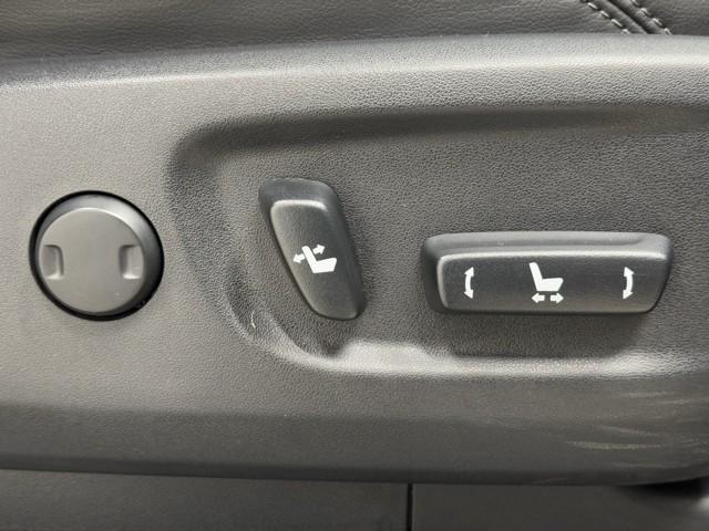 ランドクルーザープラド ＴＸ　Ｌパッケージ　マットブラックエディション　アルミ　３列　ＡＢＳ　ＥＴＣ車載器　電動シート　盗難防止装置　メモリーナビ　キーレス　ＬＥＤヘッドランプ　レザー　クルコン　パノラマルーフ　スマートエントリー　Ｂカメラ　エアコン　記録簿　４×４（16枚目）