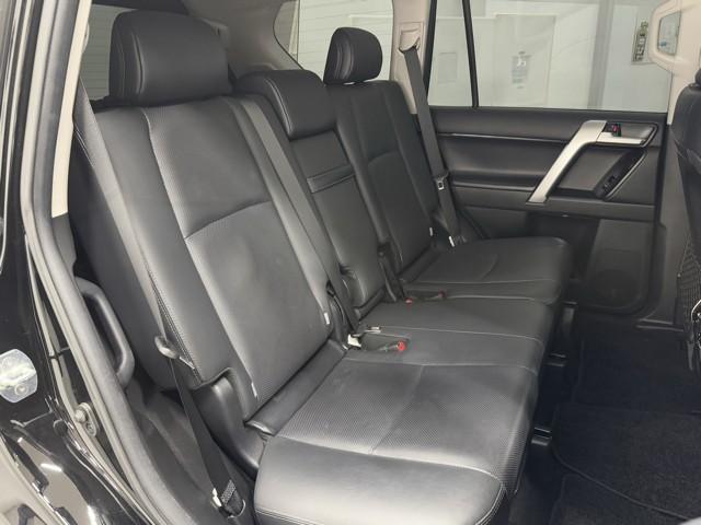 ランドクルーザープラド ＴＸ　Ｌパッケージ　マットブラックエディション　アルミ　３列　ＡＢＳ　ＥＴＣ車載器　電動シート　盗難防止装置　メモリーナビ　キーレス　ＬＥＤヘッドランプ　レザー　クルコン　パノラマルーフ　スマートエントリー　Ｂカメラ　エアコン　記録簿　４×４（17枚目）